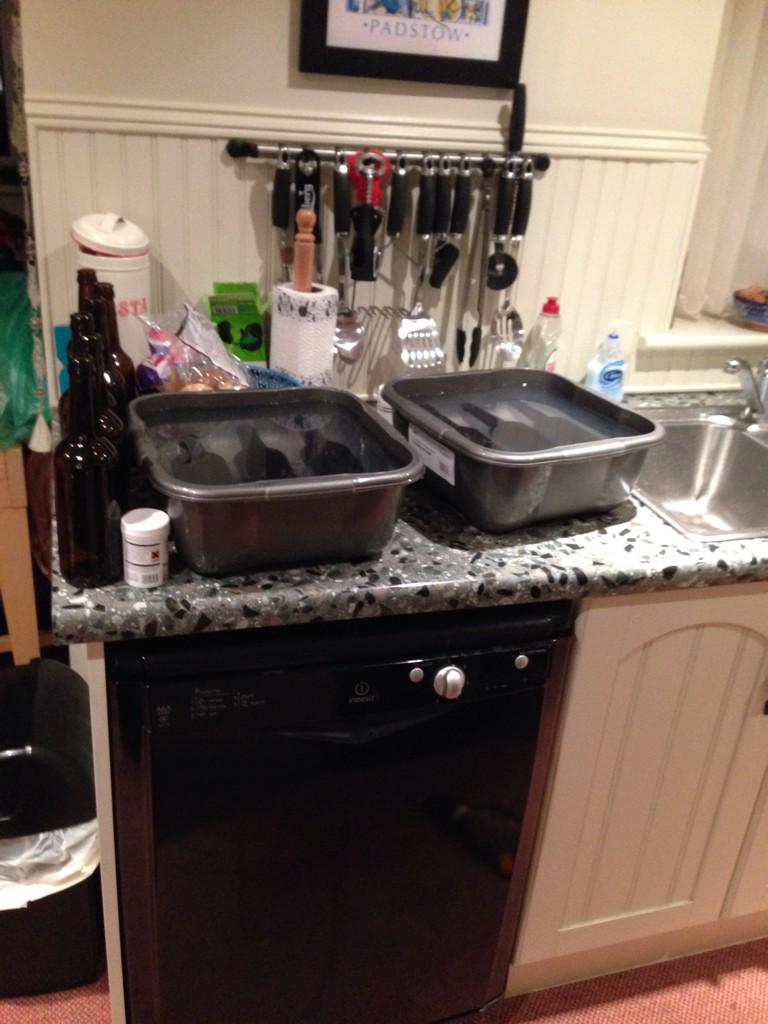 LHBCo's tweet photo. Nothing like a bit of bottle sterilising on a Sunday night! #LHB #brewnumber4 http://t.co/vxak9MXJAQ
