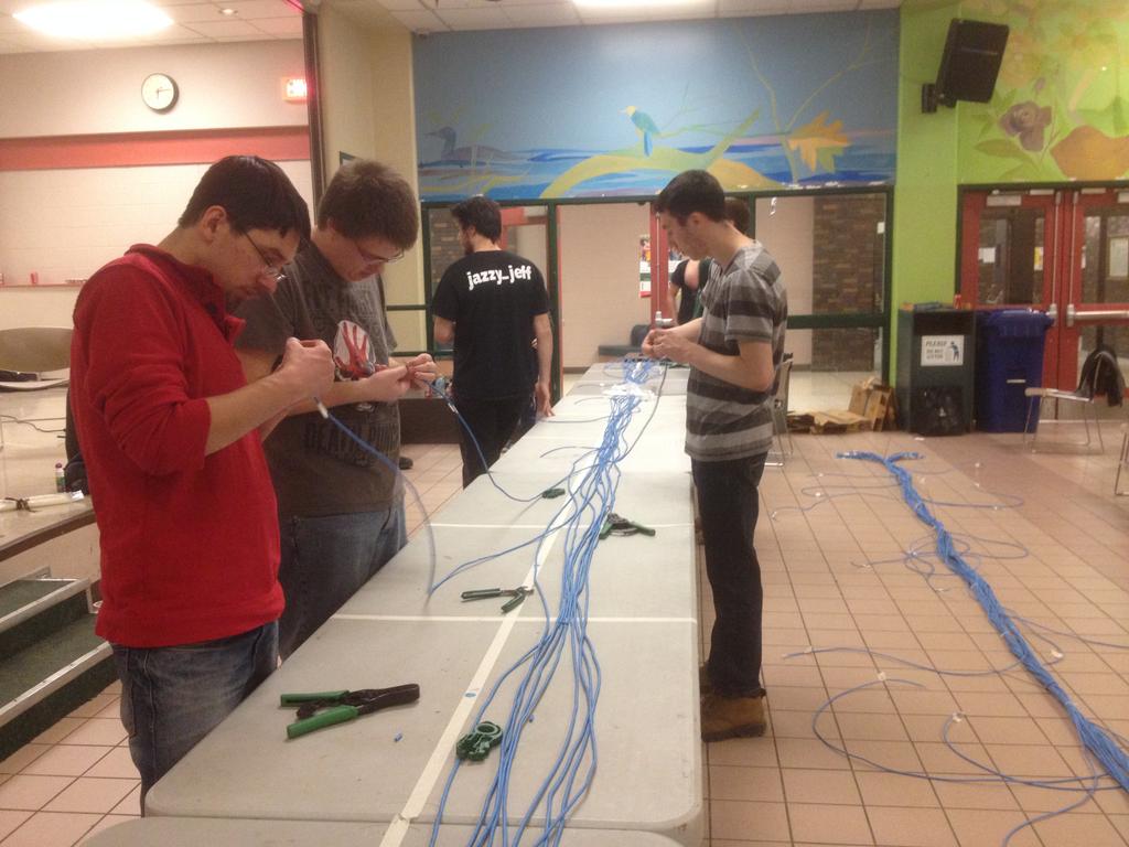 STCLAIRITC's tweet photo. Ppl working hard on those cable #NeverGiveUp http://t.co/L2hs2kfKS4