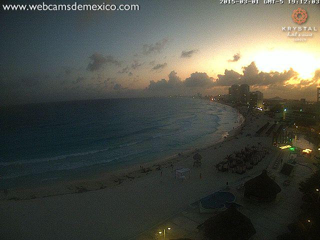 webcamsdemexico's tweet photo. El primer atardecer de marzo 2015 en #Cancún #QuintanaRoo: http://t.co/4j8HvTNVap