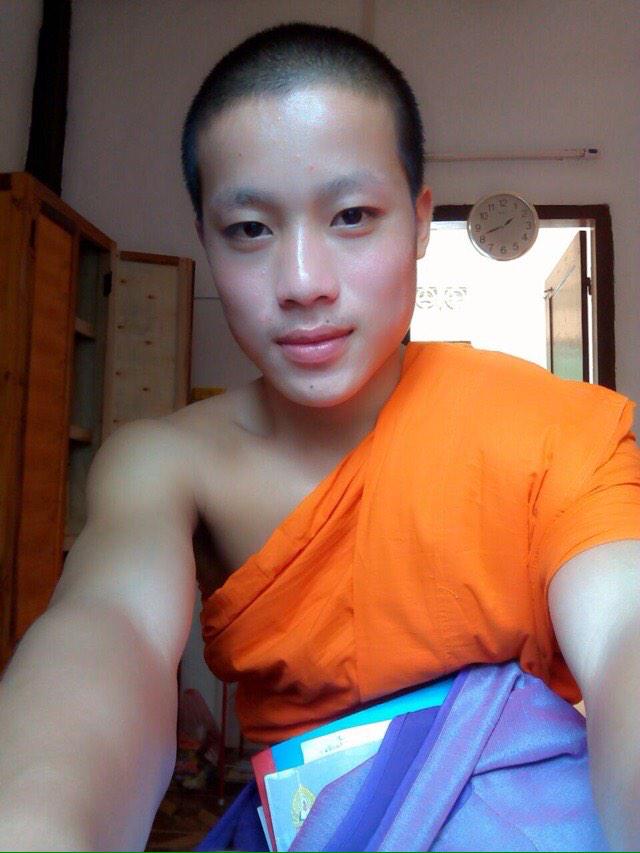 jimmanio's tweet photo. อยากจะบวชเลยทีเดียว !¥£€#เณรลาว http://t.co/KlkLJMd9qO