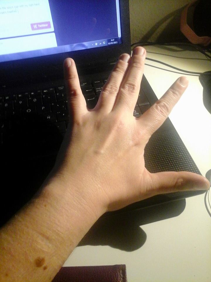 NichirenGirl's tweet photo. @neuroMOOC I can do the spock sign with my right hand and with my left hand I can do this (at the same time)!: http://t.co/wRSxScweAf