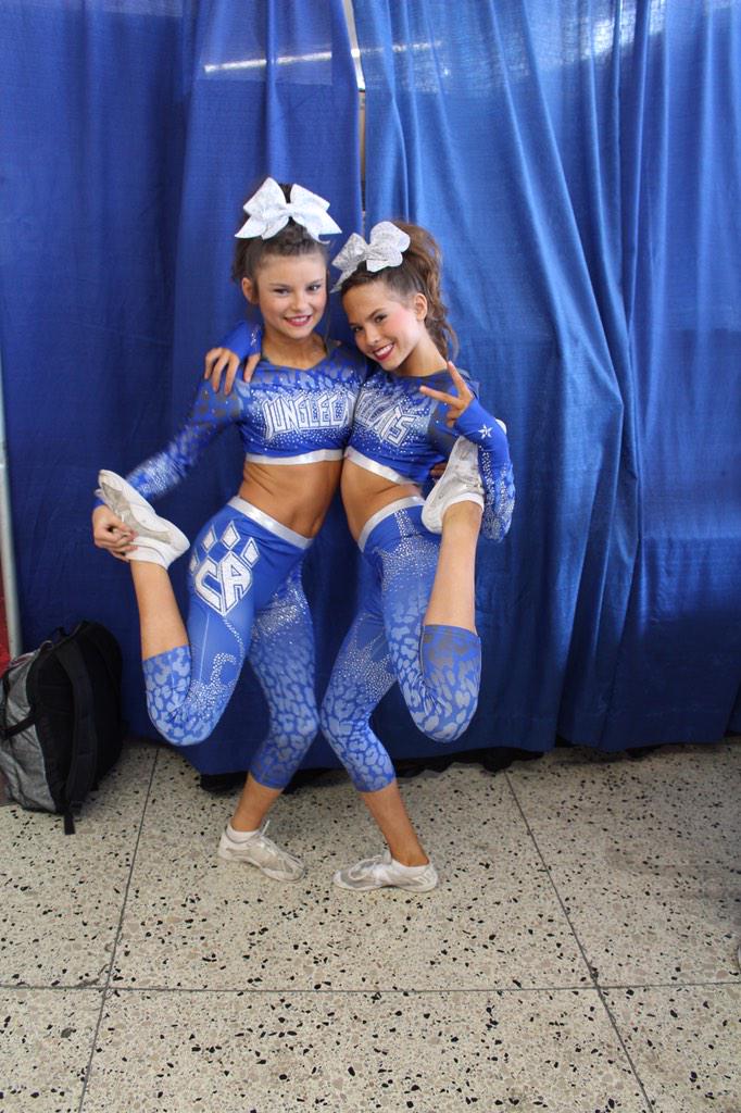 hayleyyystarr's tweet photo. We stretch a lot can u tell http://t.co/AInKvIAV0I