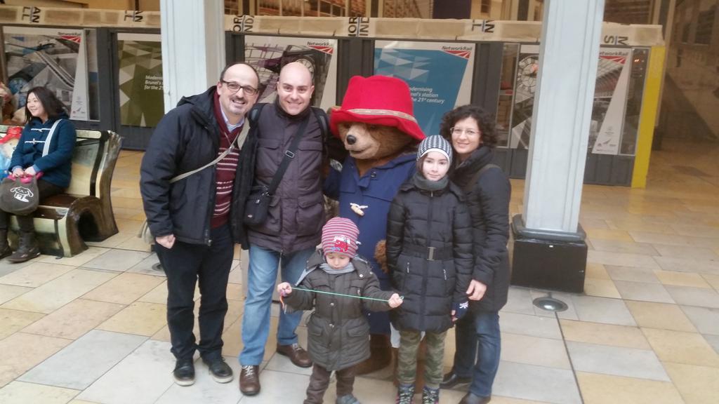 GIUBELLUA's tweet photo. Un grazie particolare alla nostra guida Roberto DI GIOACCHINO. Saluti #paddingtonsbritain http://t.co/G6lDCuVRzq