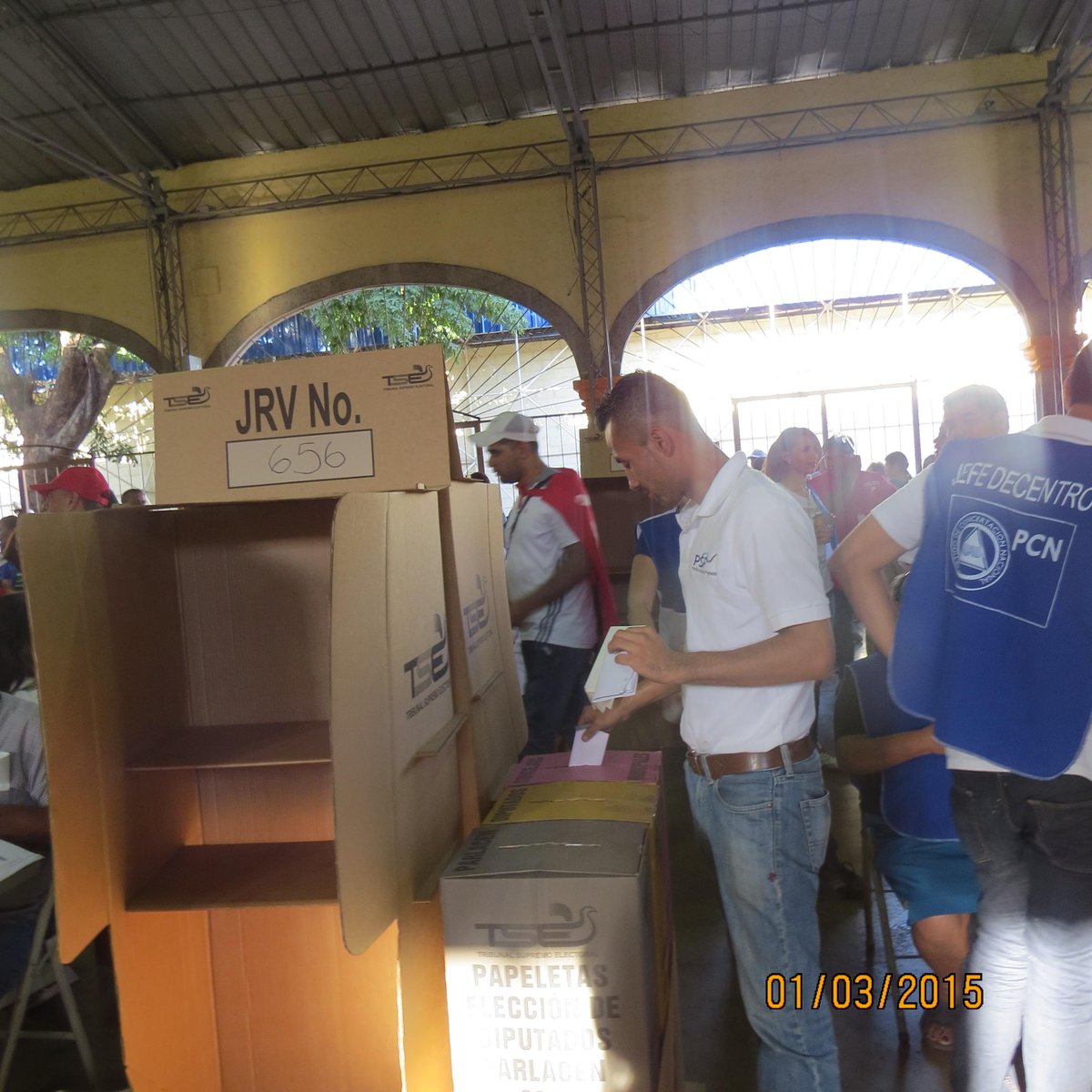 PSPOFICIAL_SV's tweet photo. ASÍ FUE EL AMBIENTE EN VARIOS PUNTOS DE VOTACIONES CON PRESENCIA DE EL PSP. http://t.co/N4UDVfUOsp
