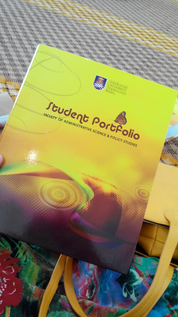 ZafirahZukipli's tweet photo. Bismillahirrahmanirrahim. A new start. May Allah ease everything #AM228 #FSPPP #UiTMS3 http://t.co/k4uIMCmUPU