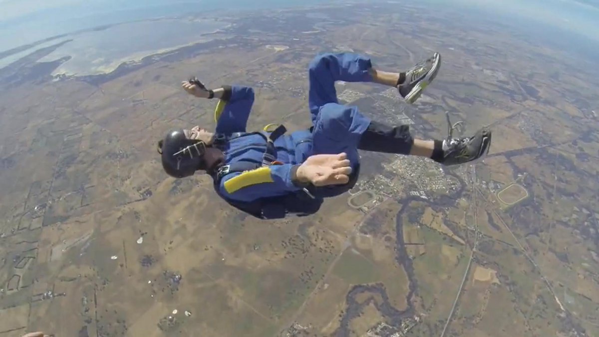 WATCH: Skydiver saved after mid-jump seizure leads to 30 seconds of "unconscious" free fall nbcnews.to/1GEBU1X