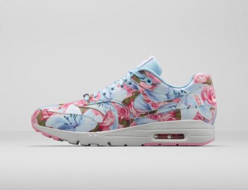 Fasterdman's tweet image. Nike WMNS Air Max 1 Ultra - Paris release on 04/11/2015 for $180 via @KicksOnFire #KoFapp