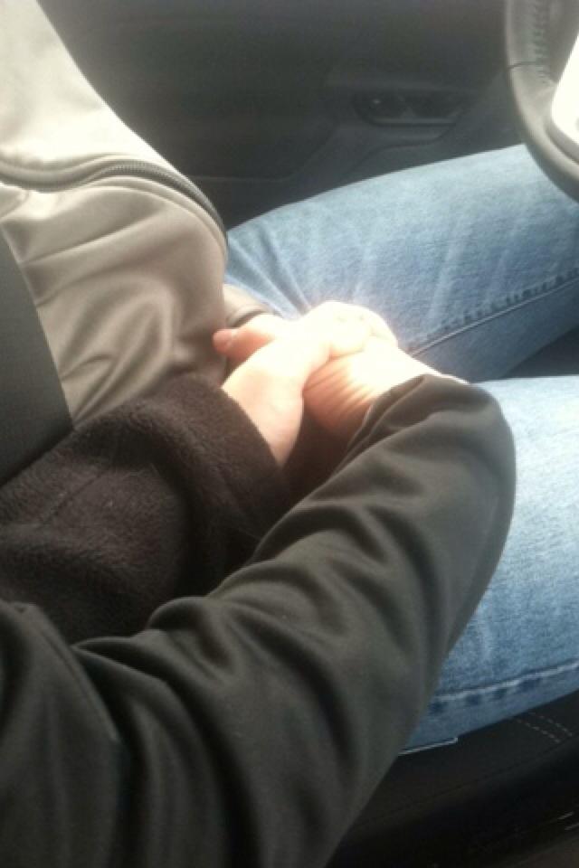LDCollegeCouple's tweet photo. Holding hands is perfection http://t.co/sskn20RsXH