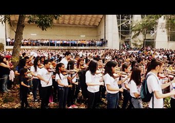 janeiriB's tweet photo. y asi finaliza el mes de aniversario #ElSistemaCumple40  #MegaConcierto 28/02/2015 http://t.co/2MdojXkQNr