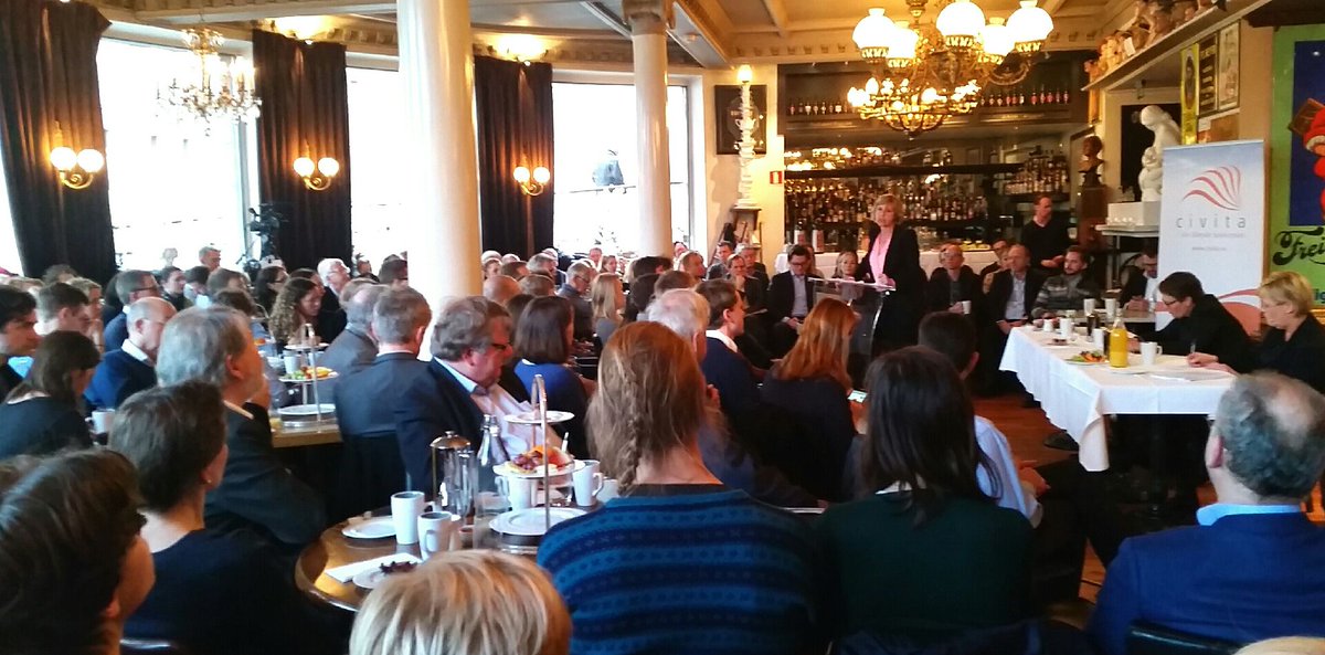 Civita_'s tweet photo. Norge kan spille en viktig rolle for klimafinansiering i utviklingslandene, mener @CoHedegaard på #civitafrokost http://t.co/2gGUcossL7