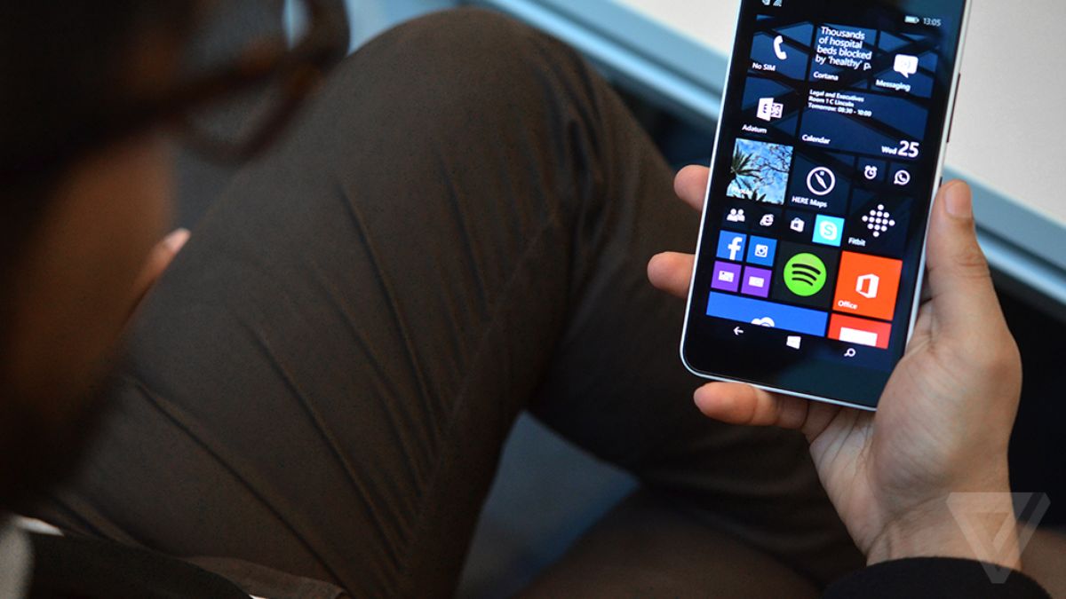 Microsoft’s Lumia 640 and Lumia 640 XL are budget phones with free Office 365
