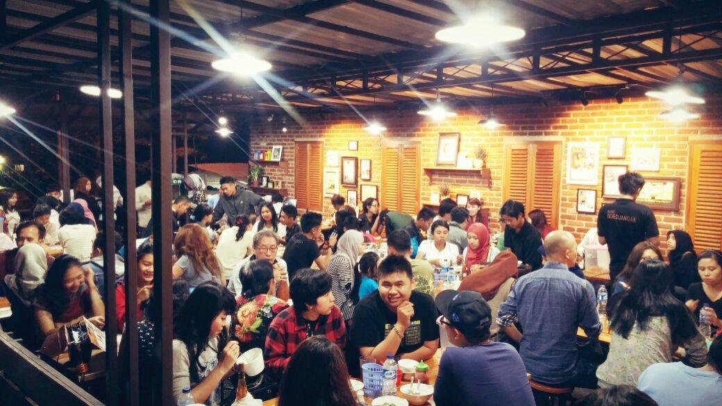 BEST SELLER <a href="/BaksoBoedjangan/">Bakso Boedjangan</a> : Yamin + Bakso Goreng + Nasi Bakso Black Pepper. Udh pd cobain? #kulinerbandung