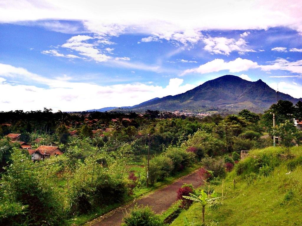 infobdg's tweet photo. Gunung Manglayang, Pilihan Tepat Belajar Mendaki di Bandung Timur http://t.co/gh6plyQ9Ac #wisataBDG http://t.co/bjOQXX9qXE