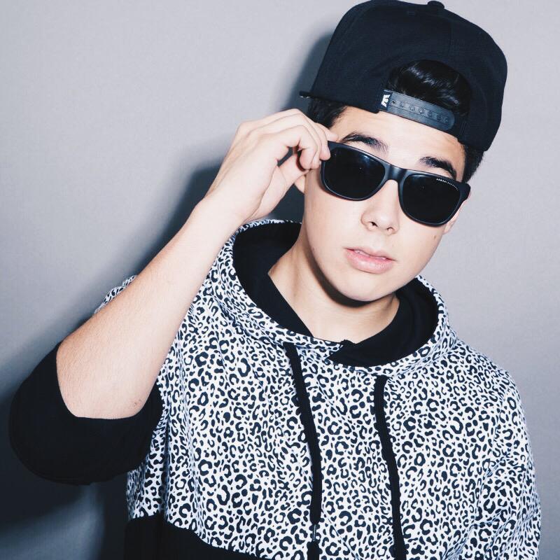 DirectionerHoy2's tweet photo. @mariobautista_  Porque tan guapo???
No hay palabras....no las hay
#MarioBautista4 http://t.co/s8vAklerQ1