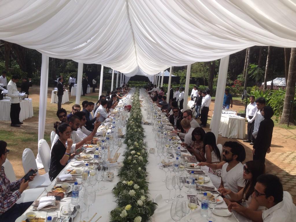 IndianWineman's tweet photo. Oh what at day it was #Bangalore saw the #longest #jacobscreekreservetableindia #JacobsCreek #wine #ReserveTable http://t.co/AjFWm2G2Oh