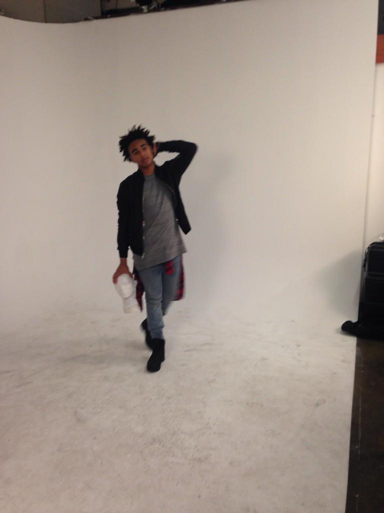 dmitriljackson's tweet photo. Photo shoot! http://t.co/rMZIM2fz48