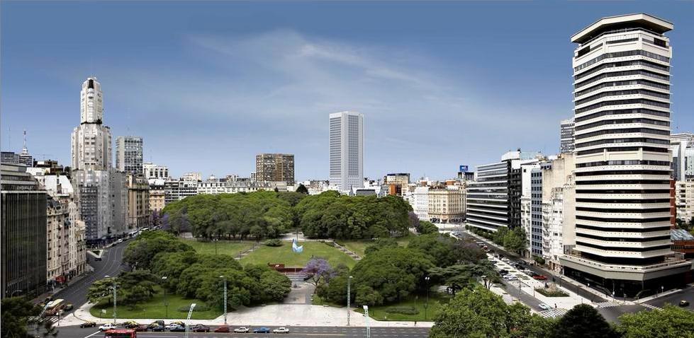 argentinaturi's tweet photo. La Plaza San Martín es de las más hermosas de Buenos Aires. http://t.co/ETZ5jMO36X http://t.co/JrPIXysdfq
