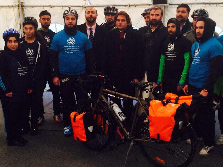 MurtazaViews's tweet photo. British Pakistani cyclist begins epic ride for a year to raise funds for Orphanage in Pakistan http://t.co/kzN2YWV8XR http://t.co/IwdOND4M5y