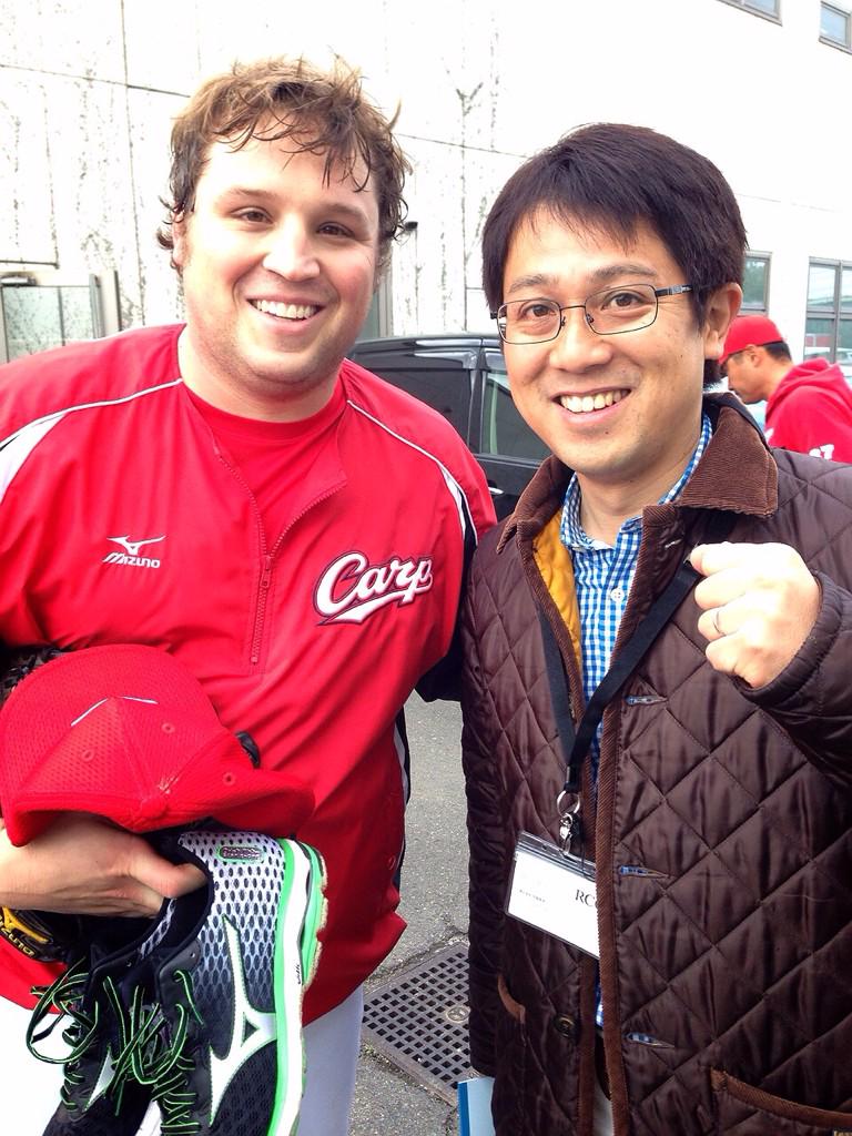 shunji_sakaue's tweet photo. ザガースキー投手との接触に成功!詳しくは、3月21日15時からのRCCテレビのカープ開幕特番で披露したいです。彼がなぜハイチュウを好むのか?つまようじを手にした日の思いとは!! #carp #rcc http://t.co/i6AoOMzVW5