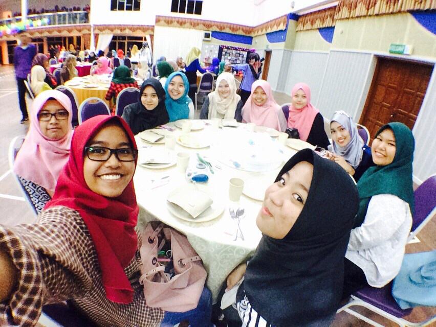 aliyarissa's tweet photo. last night was amazing๐ takyah guna monopod dah๐ #casualnight #dinnerperdipsa #hipster #lensapro @LENSAPRO http://t.co/mwUMj4kEqZ