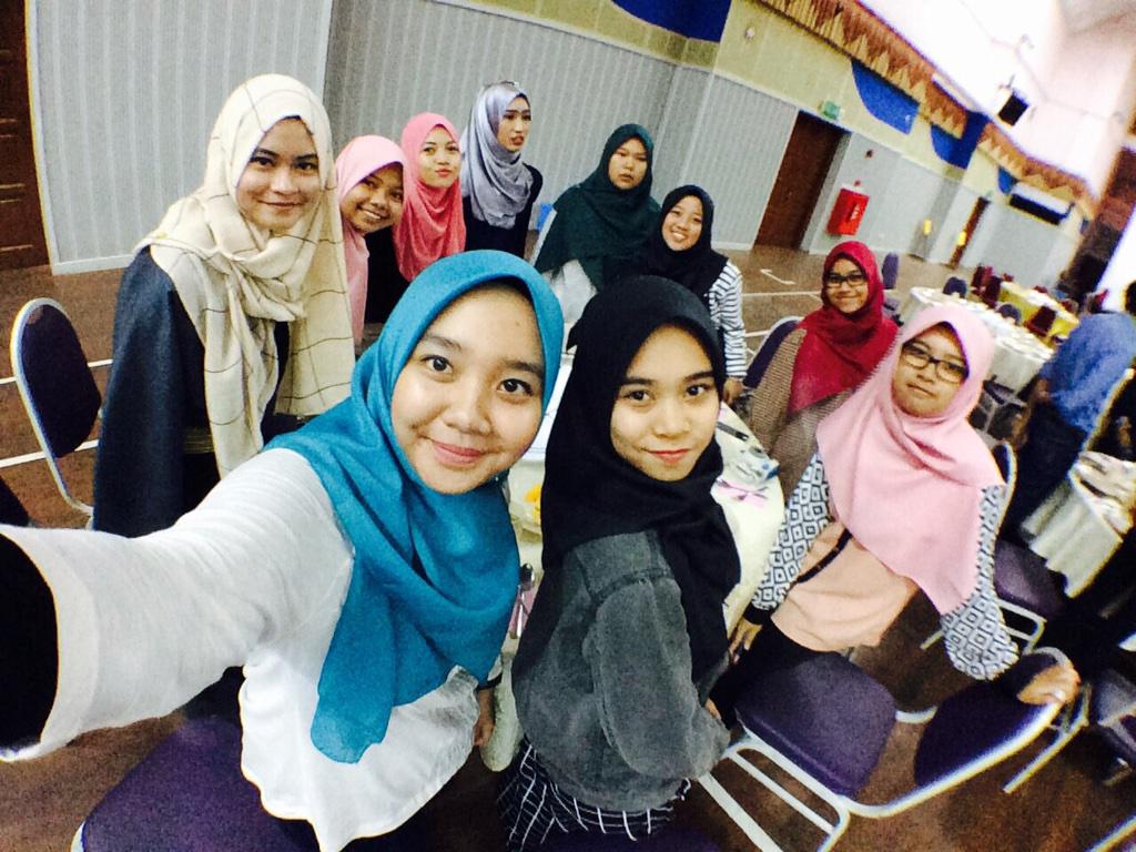 aliyarissa's tweet photo. last night was amazing๐ takyah guna monopod dah๐ #casualnight #dinnerperdipsa #hipster #lensapro @LENSAPRO http://t.co/mwUMj4kEqZ