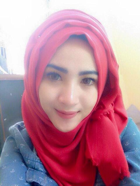 TabloidHijab's tweet photo. Model Sosmed Cantik #TabloidHijab ~> @TataDtata #B0024 #jilbab #hijab #bidadari #cantik https://t.co/gImYRaOJXn