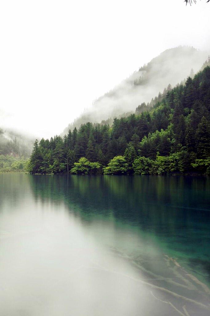 teeburnee's tweet image. “@lprazoIam: Places I'd rather be: http://t.co/Pc3CnV1rwR” I've been to the bottom right one :)