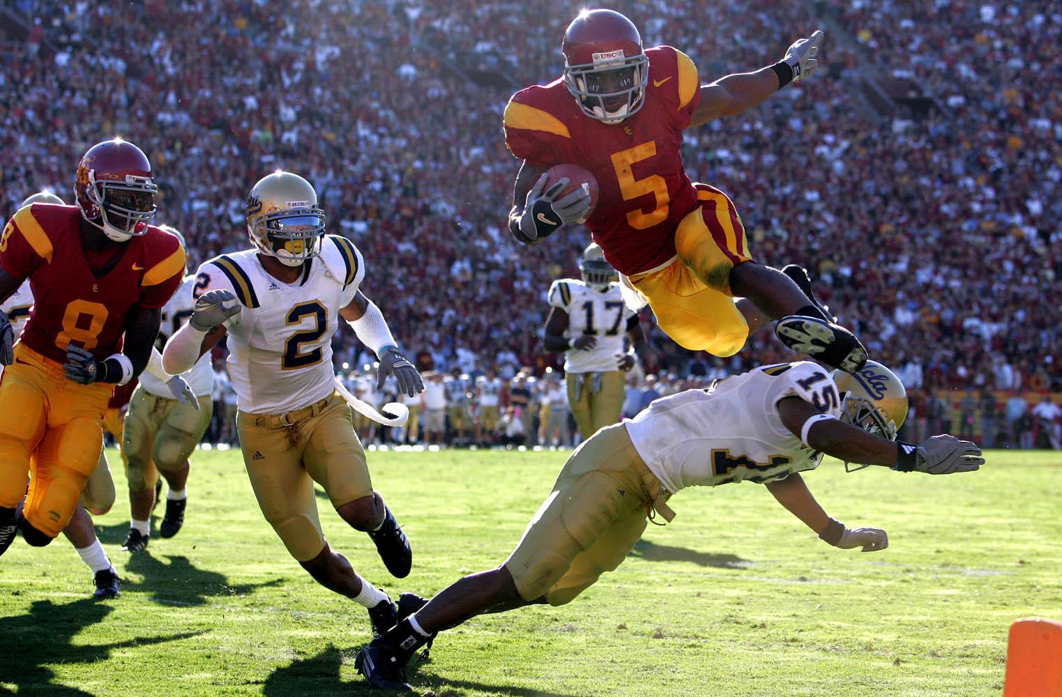 Happy Birthday to Reggie Bush, who turns 30 today! 