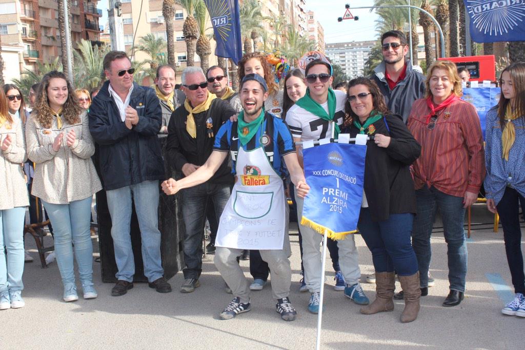fallasantroc's tweet photo. Primer premi paelles!!! http://t.co/HZeddD2loh