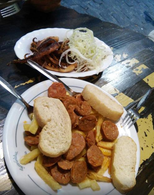 larivierabar's tweet photo. Pocas cosas mejores para empezar la semana que disfrutar del sol con las mejores #tapas de la ciudad. ¡Os esperamos! http://t.co/8XLz1xCNP4