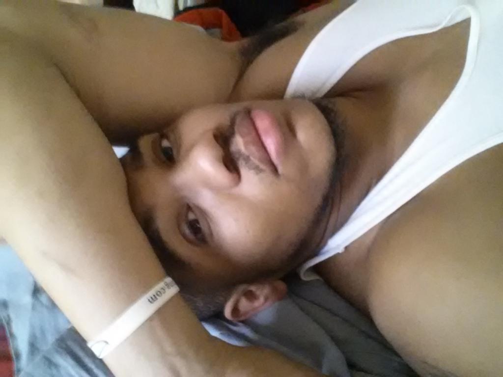 jran021's tweet photo. Just woke up ......gym time http://t.co/SXjCV00tZ2