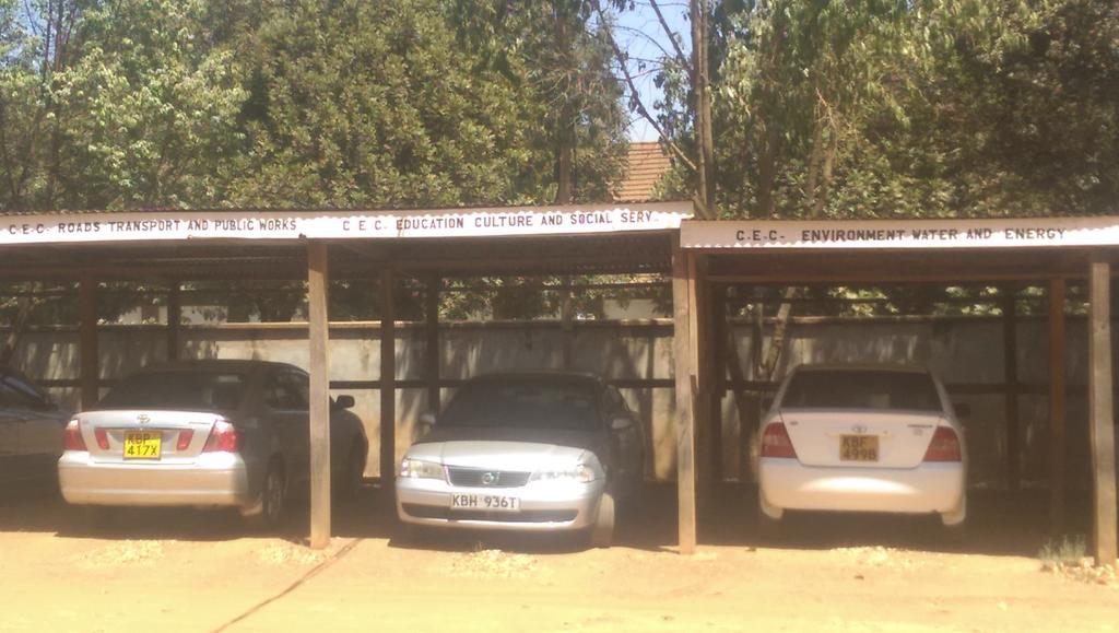 UtuNaUzalendoKE's tweet photo. What does car u drive say about u? Vehicles belonging to #EldoretCounty Executives #MaskaniOnTheRoad #MaskaniEldoret http://t.co/THRdULfJaC