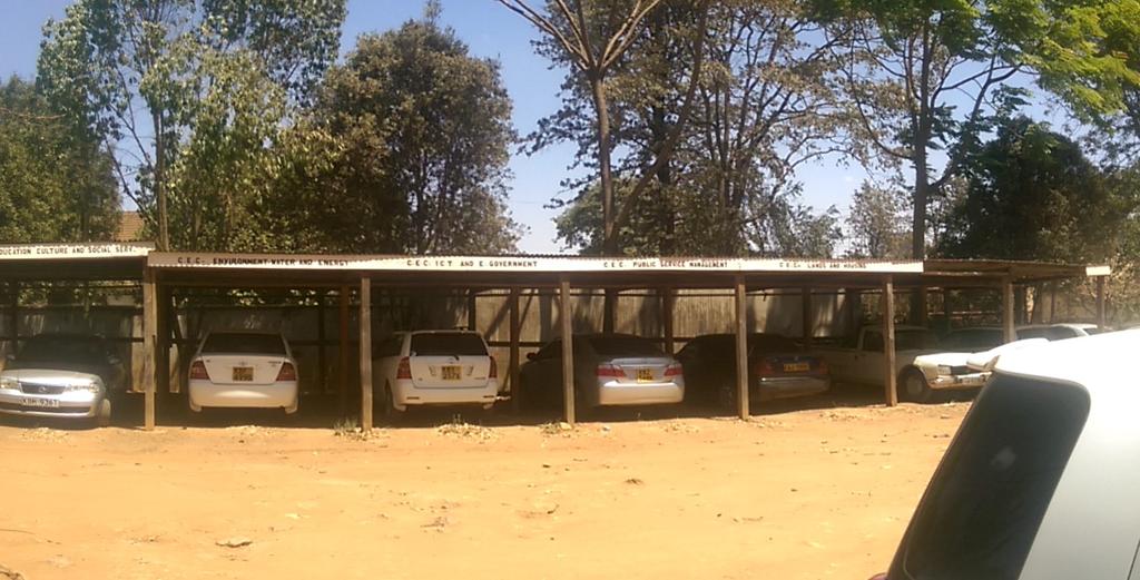 UtuNaUzalendoKE's tweet photo. What does car u drive say about u? Vehicles belonging to #EldoretCounty Executives #MaskaniOnTheRoad #MaskaniEldoret http://t.co/THRdULfJaC