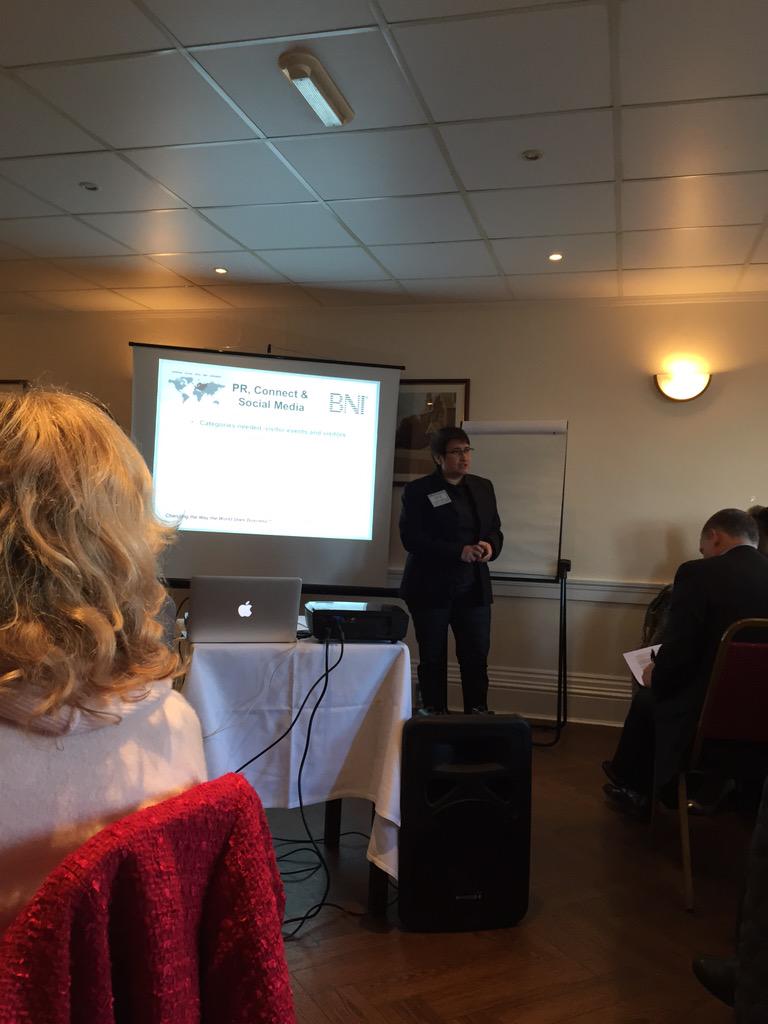 Downtonandali's tweet photo. Lorraine of @SocialMatrixHub presenting on social media @BNISELondon leadership training http://t.co/H0N5QdLfUM