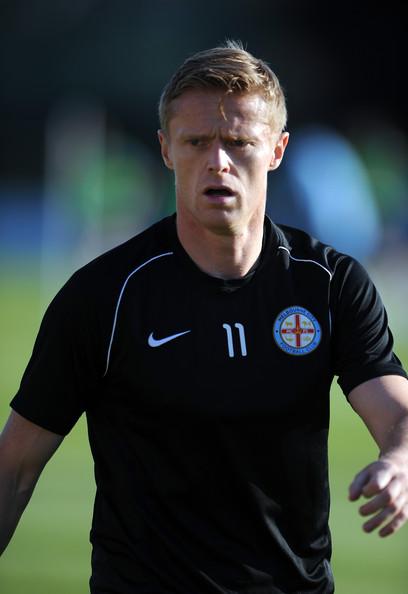 Doi skg main dimana min ? \" Happy Birthday.. Damien DUFF 2 Maret 1979 