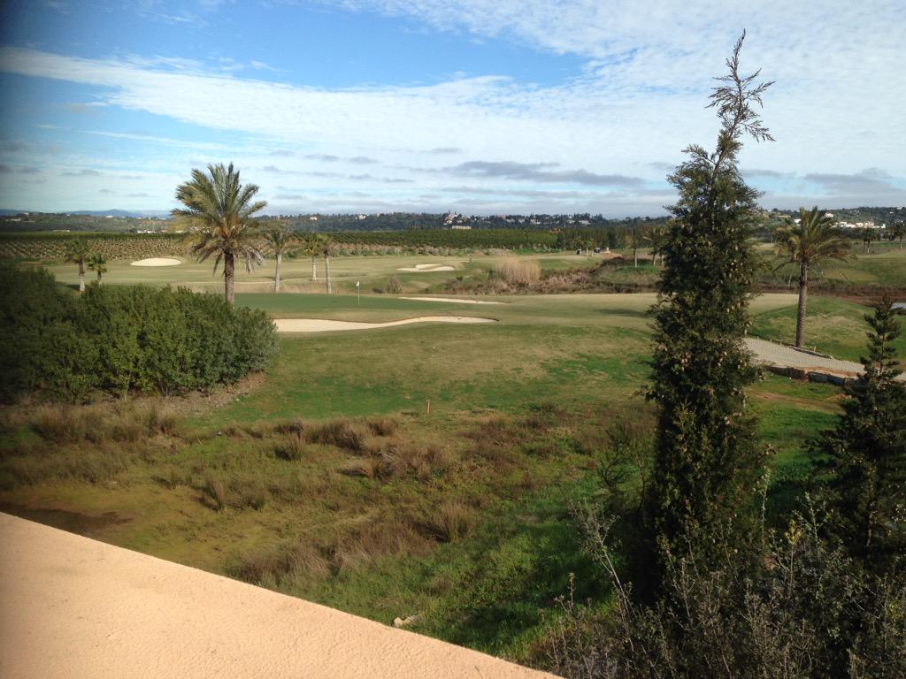 TGC_life's tweet photo. Beautiful morning again in Portugal. Even I'm happy to walk down to our classrooms #TGC #likenoother http://t.co/qFMfOWQ1ui