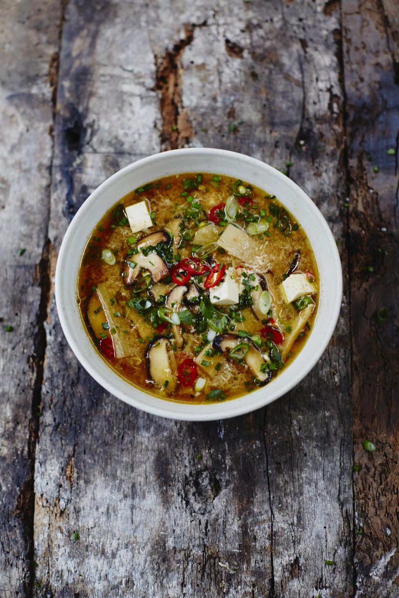 jamieoliver's tweet photo. #recipeoftheday A hot &amp; sour veggie soup with egg ribbons, tofu &amp; shitake mushrooms http://t.co/kxLJXKlEgq http://t.co/TMbWAO31mQ