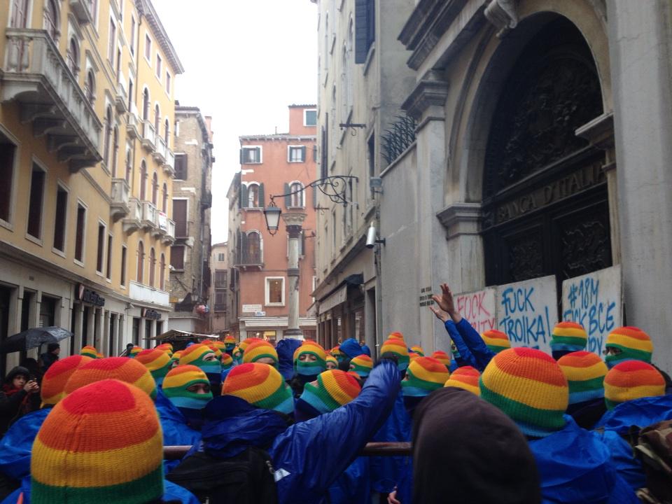 FobioGalmeni's tweet photo. #18M #strikeecb towards Frankfurt: first the bank of Italy then the European Central Bank http://t.co/kACHzRJ5ox
