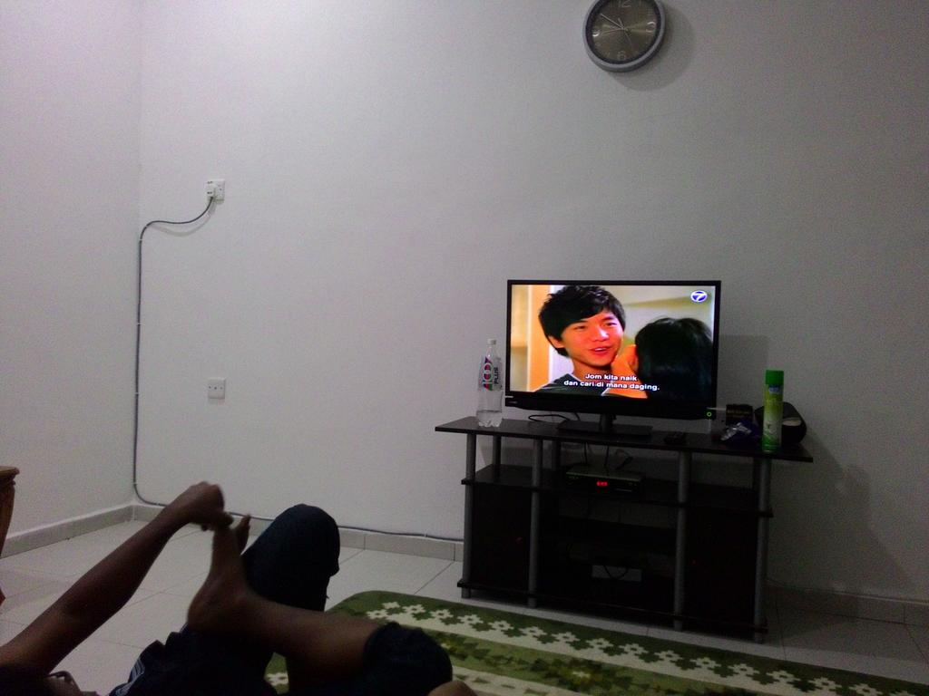 a2miBale's tweet photo. Layan kpop.... #hatekpop http://t.co/7GlFVbc9pb