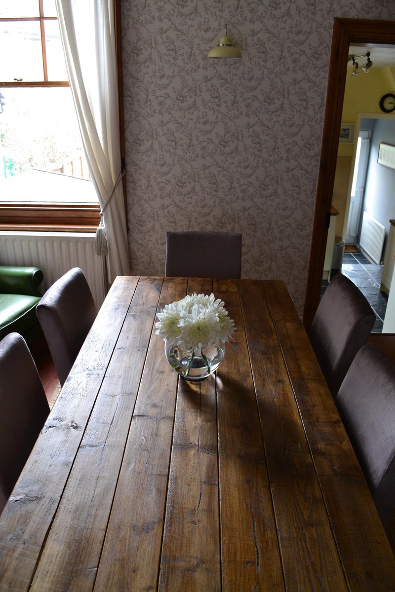 elyrusticERF's tweet photo. What a stunning rustic dining table, I think you'll agree it looks stunning in this home. http://t.co/XN5BpZbBhV