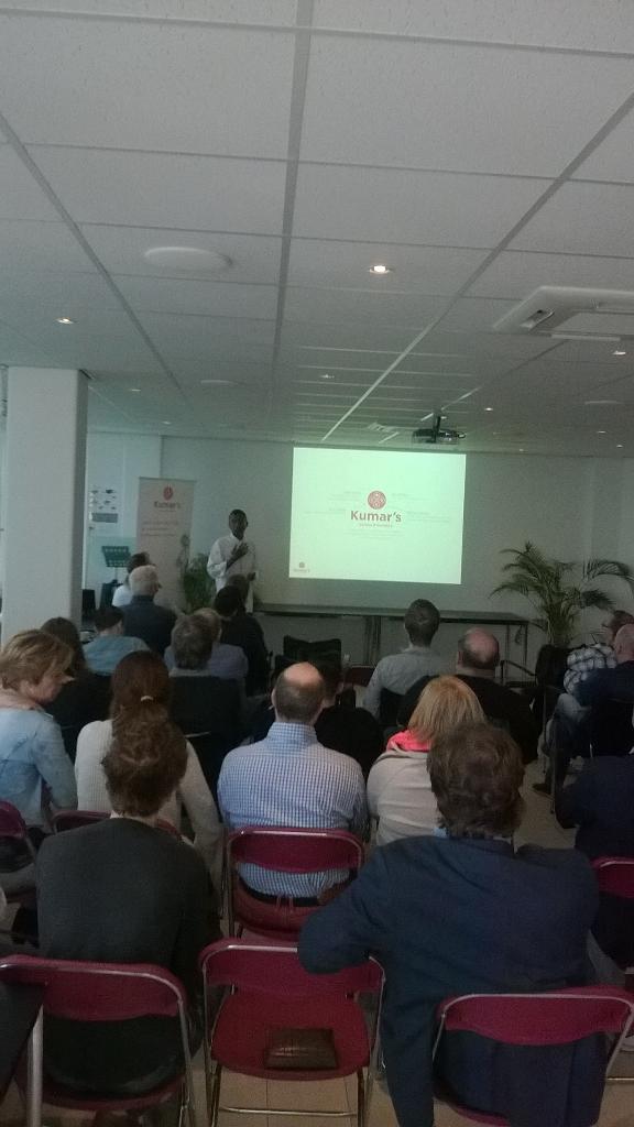 Verstegenfood's tweet image. Suresh Kumar trapt af voor de masterclass Curry's en Bumbu's. #verstegen #kumars