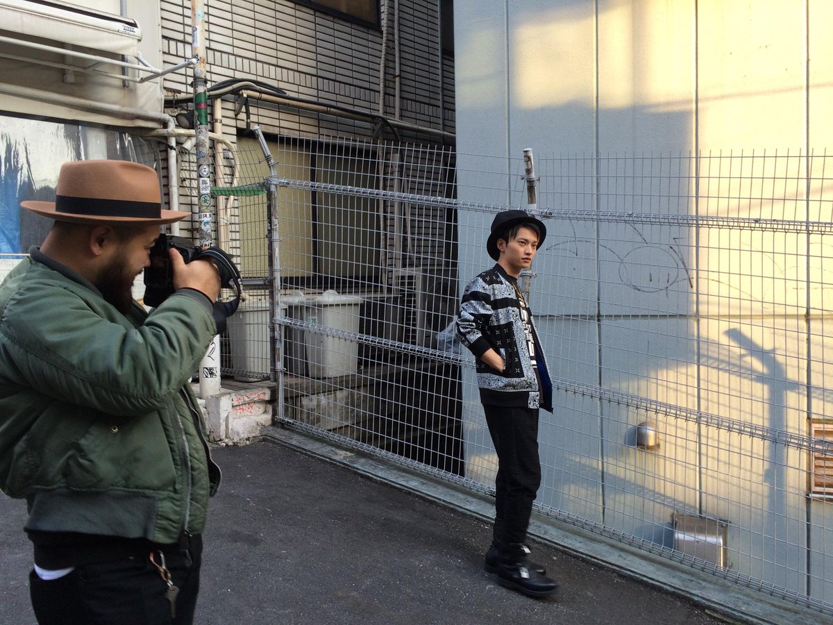 Sky Hi Staff Twitterissa こちらもwoofin のオフショット Sky Hiの最近のモードは白か黒を基調にしたストリート ファッションらしいです カミツレベルベットのインタビューも必見 Woofin Music Fasion Http T Co Znwtrvh9fl