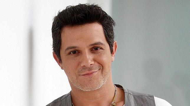 HoyPorHoy's tweet photo. A punto de recibir a @AlejandroSanz, junto al que conoceremos su último single. ¡Disfrutadlo! http://t.co/GDhjgtkyL5 http://t.co/0en9D74344