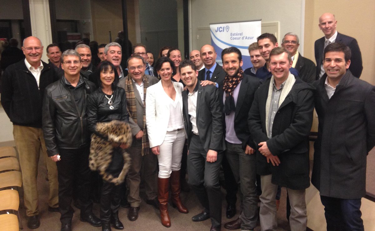 EstrelCoeurAzur's tweet photo. Réussite de la conférence du 12 février : "Pour réussir 2015, dopez votre optimisme", de Jean-Philippe Ackermann. http://t.co/dorle4JB8x