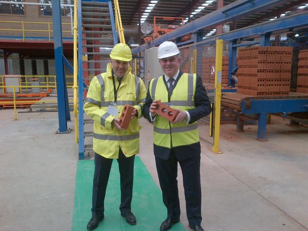 mhclg's tweet image. .@brandonlewis visits Wienerberger factory at Ewhurst, reopening due to increased demand for bricks #buildingbritain