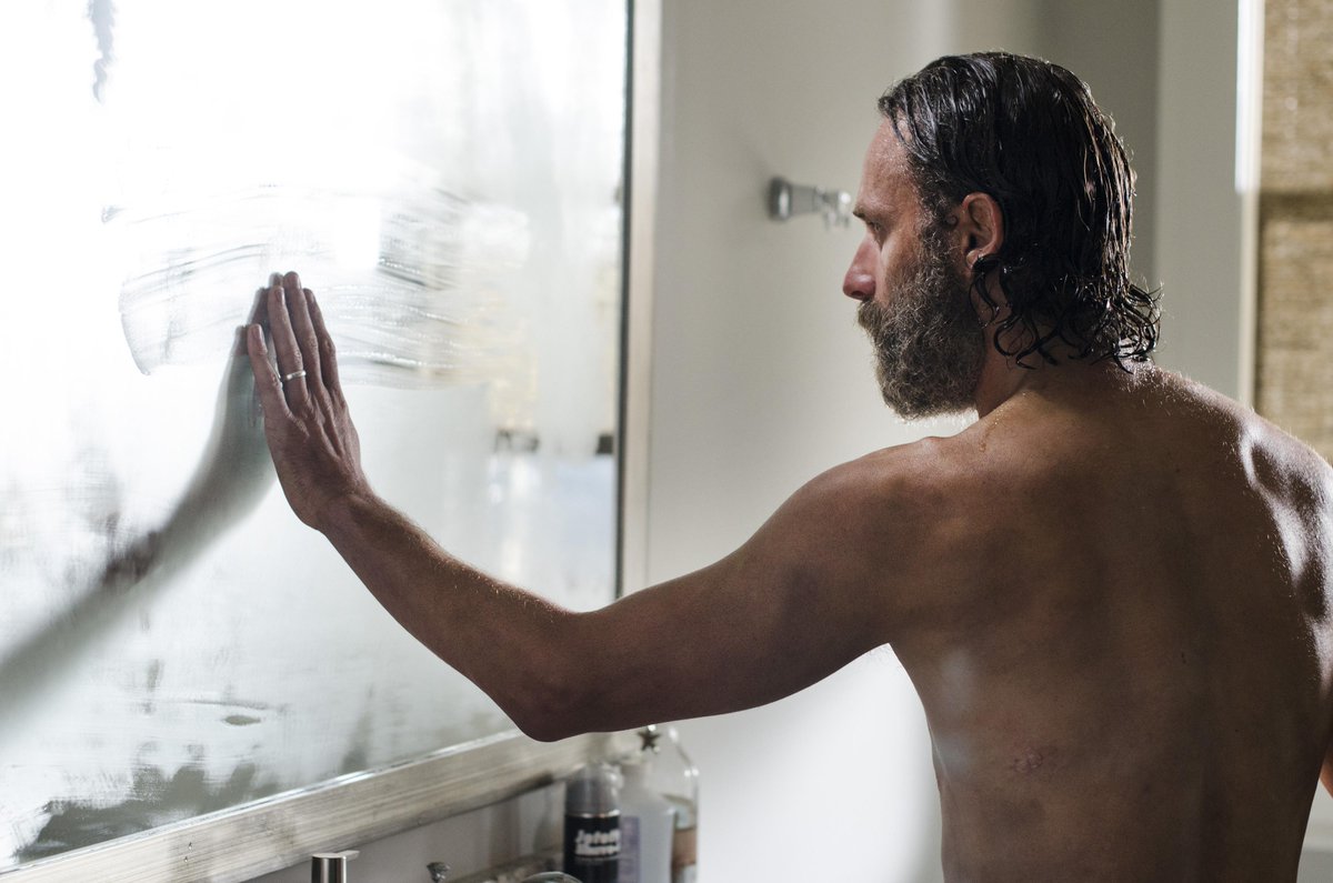 kelseylwalker's tweet photo. “@VanityFair: Here's the real reason why Rick lost his bead on The Walking Dead. http://t.co/QafwCqm63y http://t.co/KyJS4mDYM3” @megan_minns