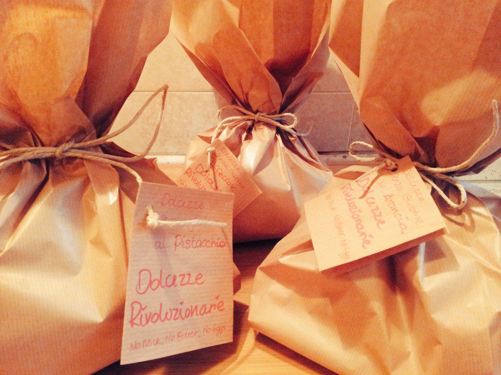 Riot_Sweets's tweet photo. ..oggi siamo #glutenfree .. #dolcezzerivoluzionarie #nobutter #noeggs #nomilk #vegan http://t.co/WbAwrHVFon