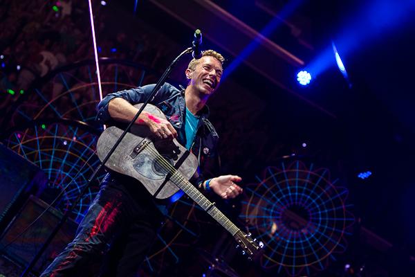 Happy birthday to the MAN Chris Martin. Hope you have fun with the people you love and feel loved with. Ily 