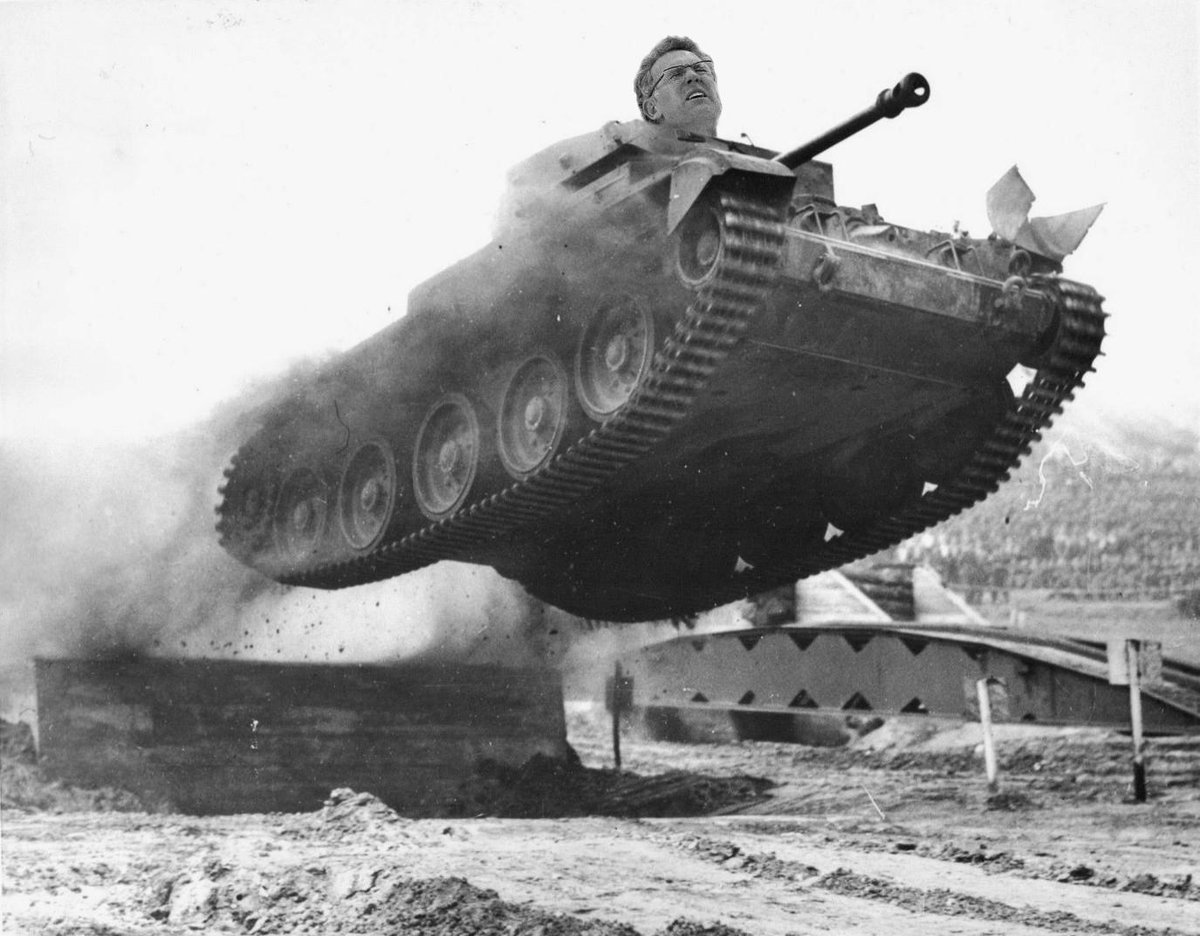 TheTowelBoy's tweet photo. .@SirFozz Here you go, sir. @OilersNation #MacTank http://t.co/qNIytD3N09