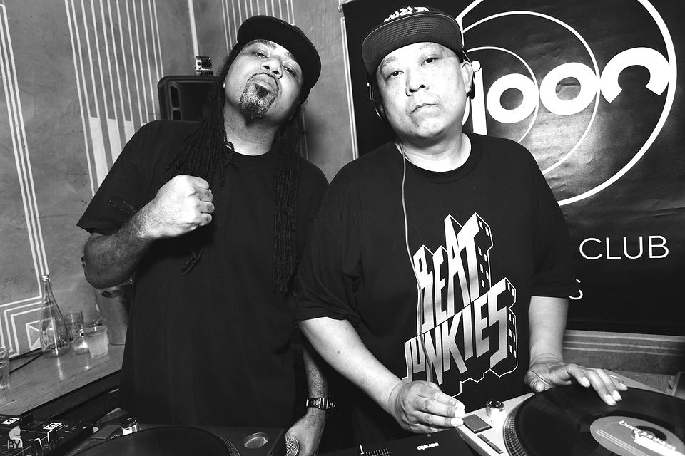 SOMILESPARTY's tweet photo. #DOYOUREMEMBER @djbabuforeal @TheRealRakaa ? @SOMILESPARTY @djoonclub  #THEHIPHOPLEGENDS by #MILESFENDER #BACK WITH ? http://t.co/Ml8fYeYeQ1